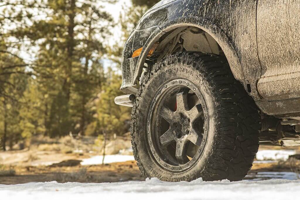 Porsche Cayenne offroad overlander on 35 inch tires