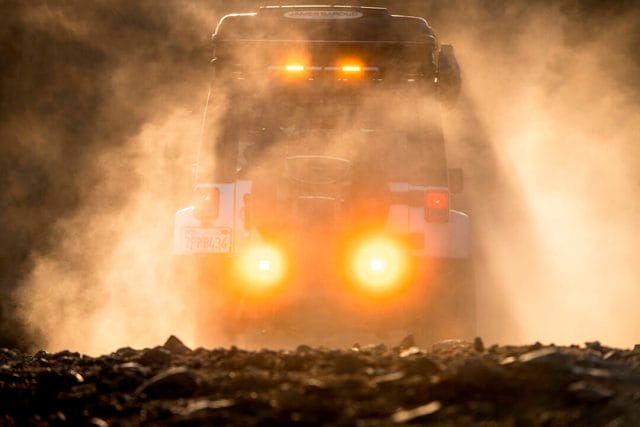 MS_XPDN1_36 overlanding land rover defender on milestar patagonia mt in desert
