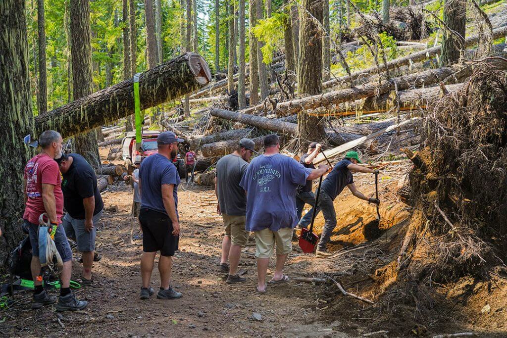 the XPDN 4 crew clear the Santiam Pass Wagon Route